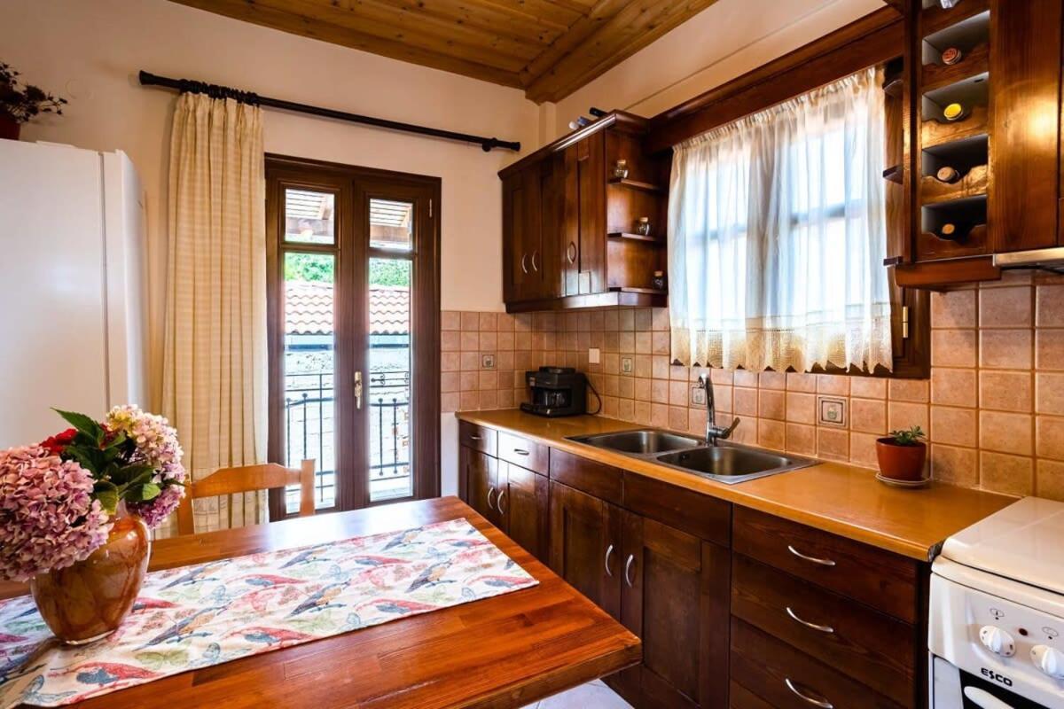 Stemnitsa Stone Residence - Comfy Mountain Getaway Екстер'єр фото